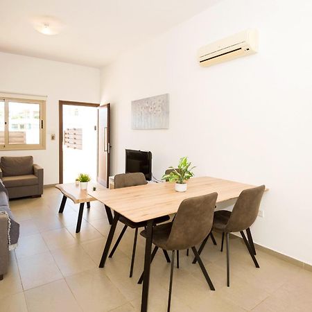 Bowker Apartment โปรทาราส ภายนอก รูปภาพ