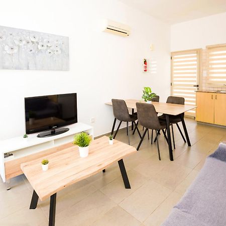 Bowker Apartment โปรทาราส ภายนอก รูปภาพ