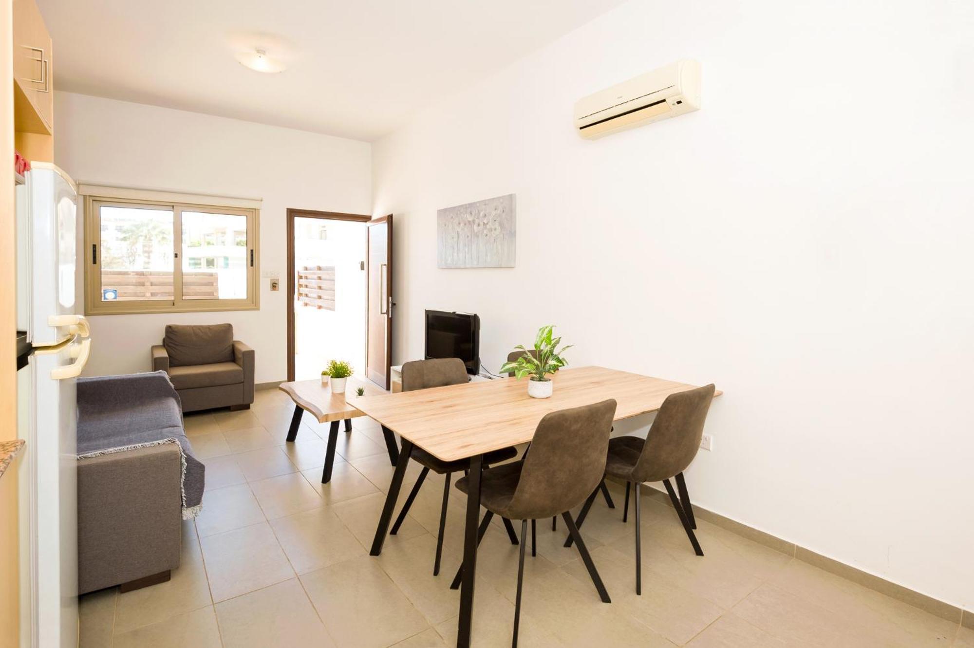 Bowker Apartment โปรทาราส ภายนอก รูปภาพ